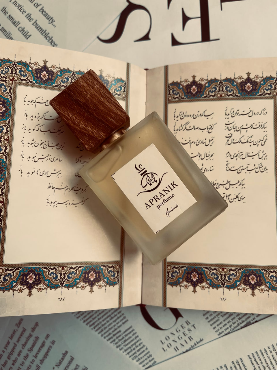عطرهای دست‌ساز با کیفیت حرفه‌ای و مواد اولیه ممتاز 🌸✨
